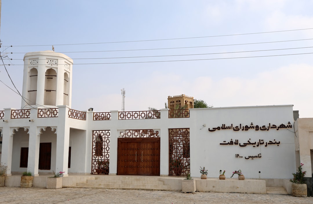 84人の船員の遺体が帰る国——イランとアメリカの間に横たわるもの