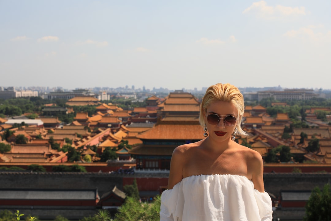 アップルが中国に手数料を下げた。これは「圧力に屈した」だけじゃない気がする